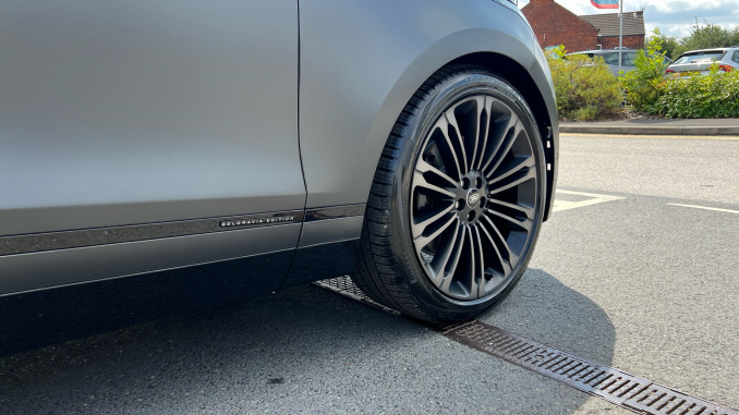 Land Rover Range Rover Velar 3.0 D300 MHEV Belgravia Edition 5dr Auto Diesel Estate - Image 25